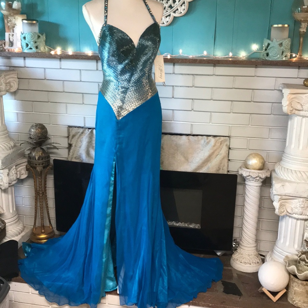 Tiffany’s Design turquoise and silver gown.